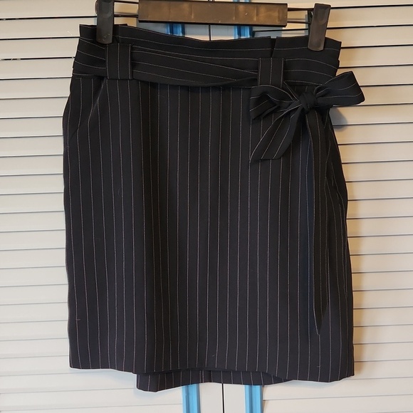 Express Dresses & Skirts - Express Black & White Pin Stripe Skirt
